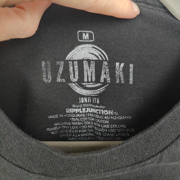 Junji Ito Uzumaki Graphic T-Shirt Mens Medium Black Green Anime Manga Horror - Picture 5 of 6